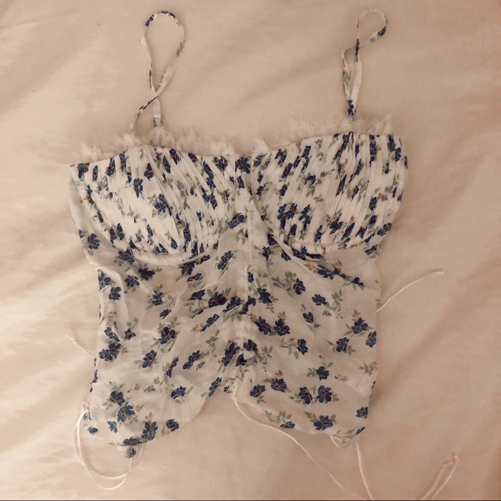 Isabelle’s cabinet cinched top